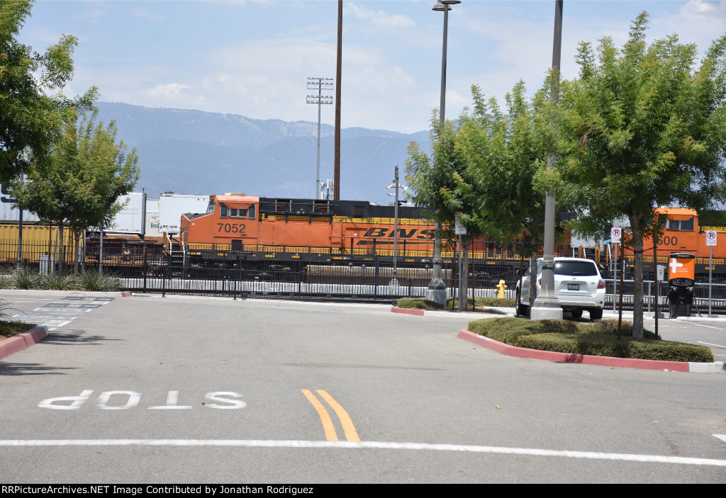 BNSF 7052